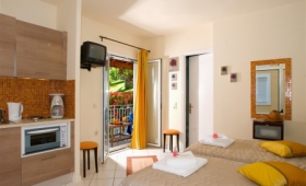 Chrismos Luxury Suites And Studios