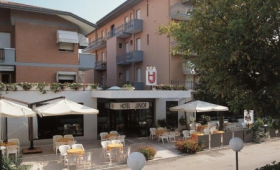 Hotel Junior
