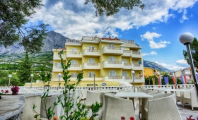 Hotel Conté, Promajna
