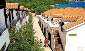 Holiday Village Jezera-Lovisca