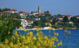 Gradac A Brist – Pokoje V Soukromí S Polopenzí
