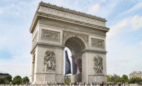 Fly And Sleep – Paríž – Median Paris Congres