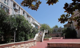 Hotel Komodor, Perna