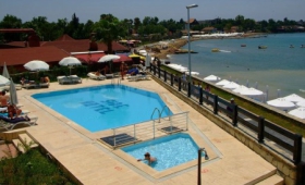 Side Beach Club