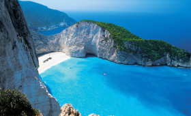 Pláž Navagio – ostrov Zakynthos (Grécko)