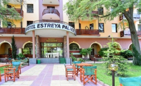 Estreya Palace & Residence