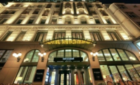 Reichshof Hamburg, Curio Collection By Hilton