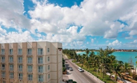 Courtyard Nassau Downtown/Junkanoo Beach