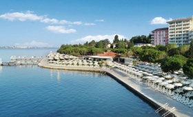 Socializing Hotel Mirna