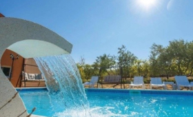 Villa Jelena (Kaštel Novi)